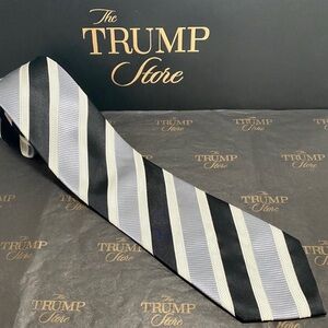 PRESIDENT DONALD J TRUMP SIGNATURE COLLECTION TIE